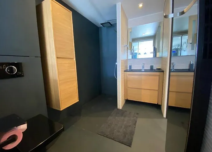 113, Port Ambonne Au Village Naturiste